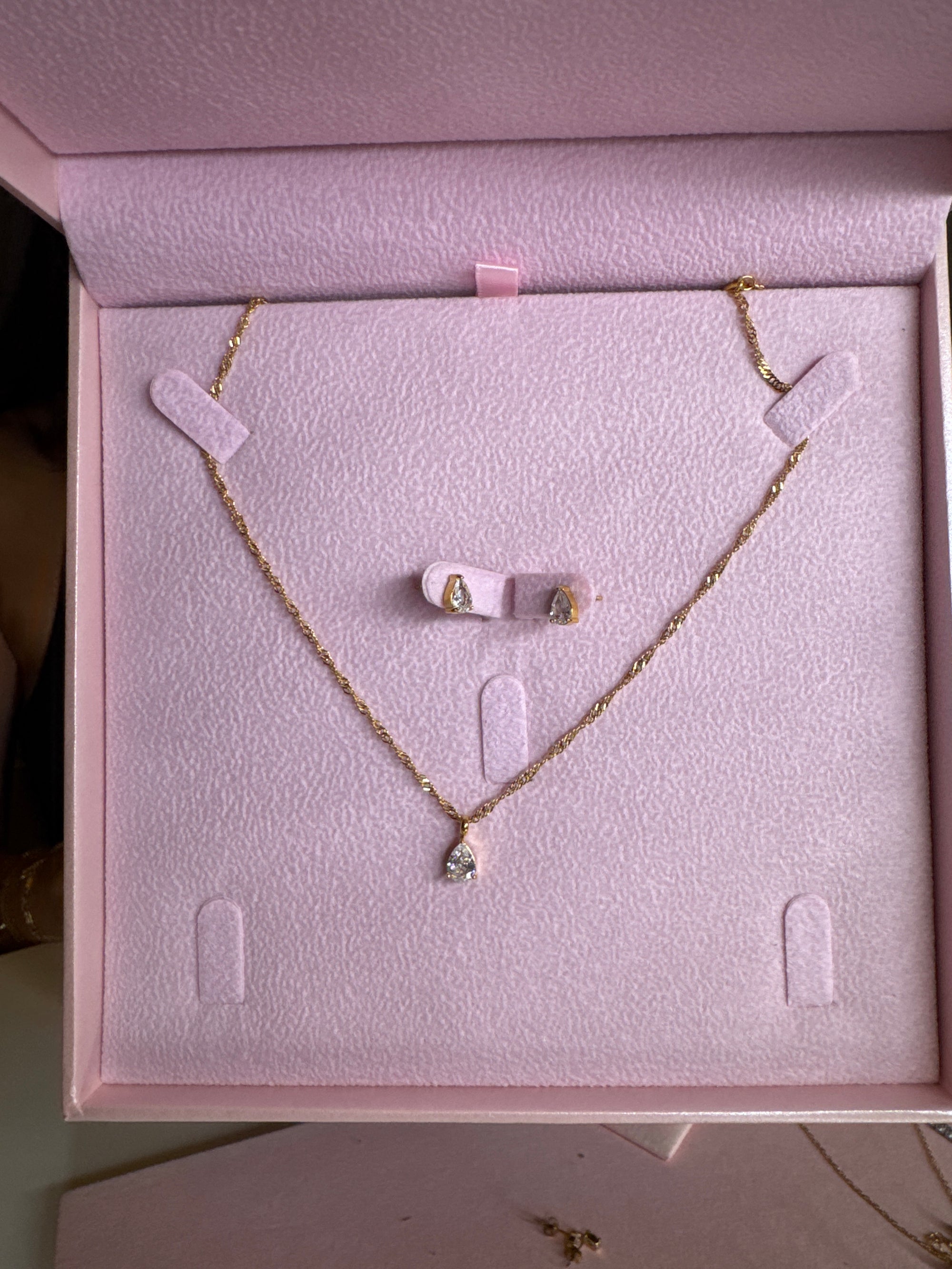 Singapore Drop diamond necklace