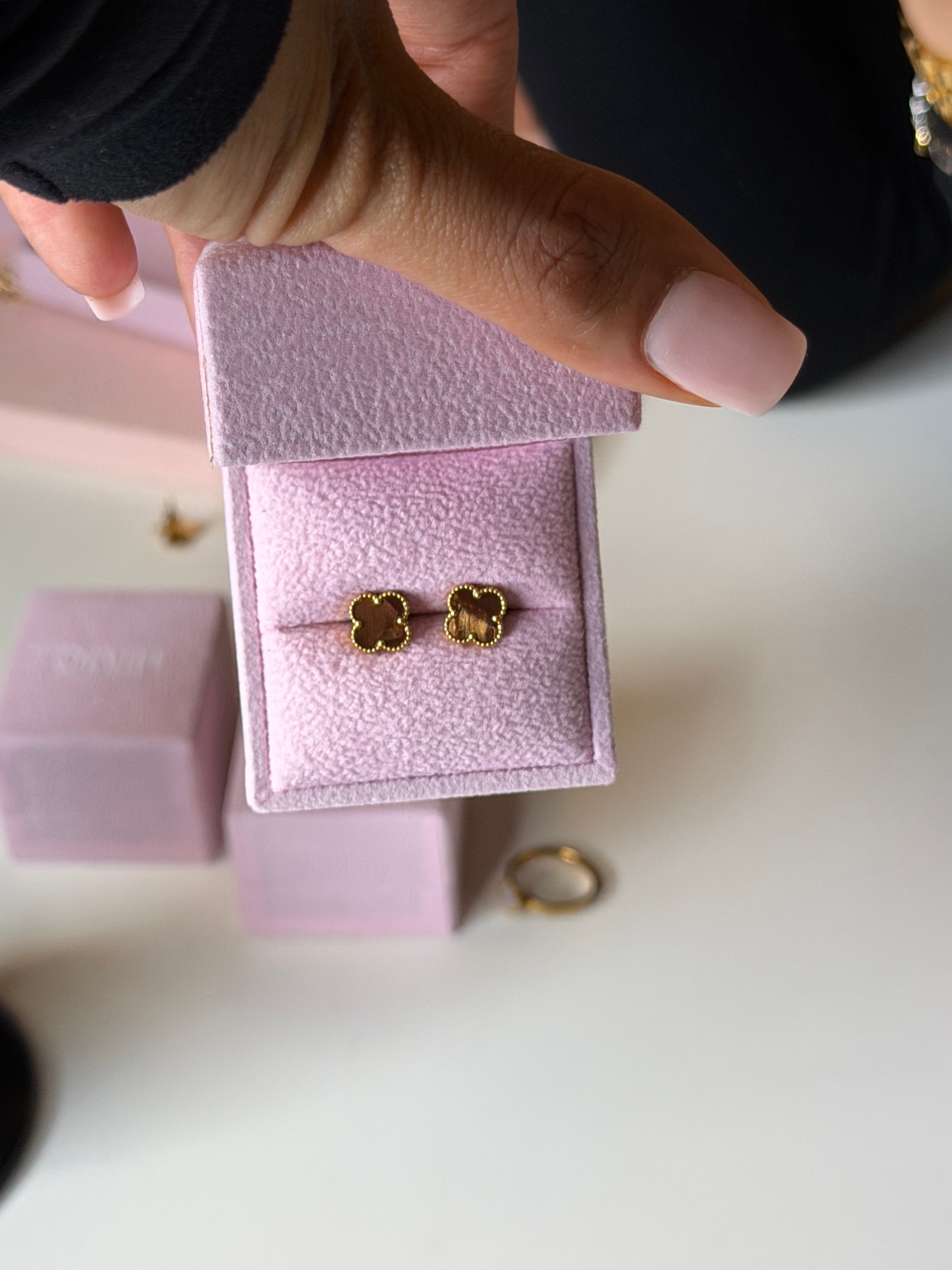 Lucky Fleur Chocolate Stone