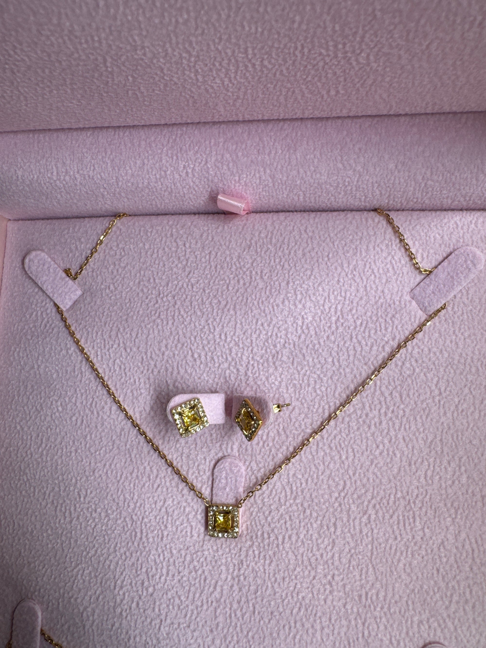 Yellow diamonds Necklace